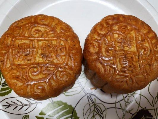 Lotus mooncakes looks good as taste. Sweet treat from my aunty