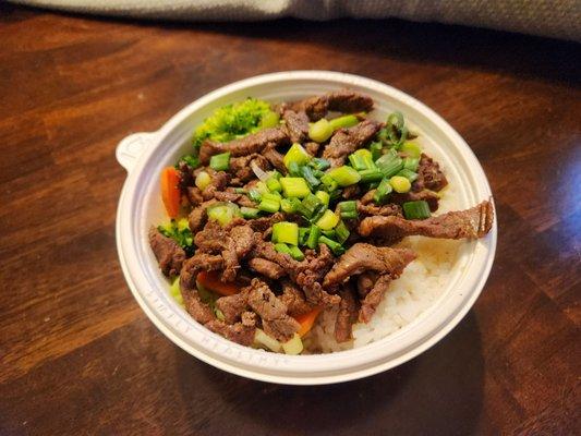 Bowl - Steak, Veggies, green onions & White Rice.