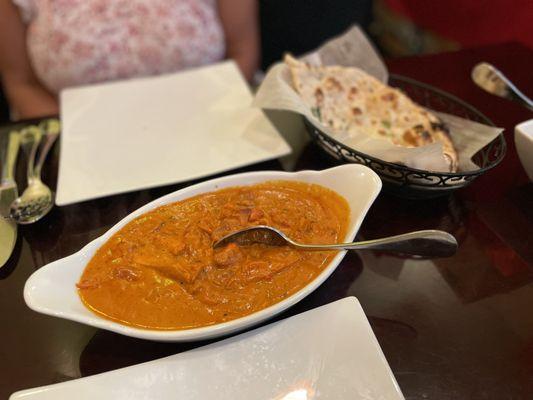 Butter chicken & garlic naan (naan was ON POINT)