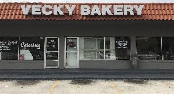 Vecky Bakery Panaderia Latina, Pan Cubano, Cafeteria