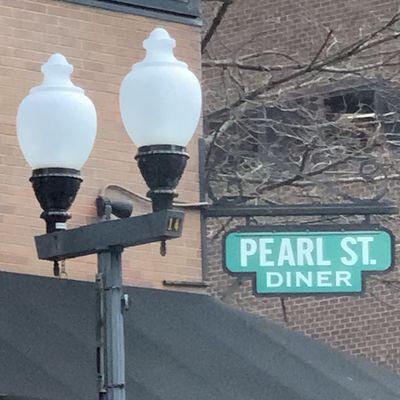 Pearl Street Diner entrance corner sign