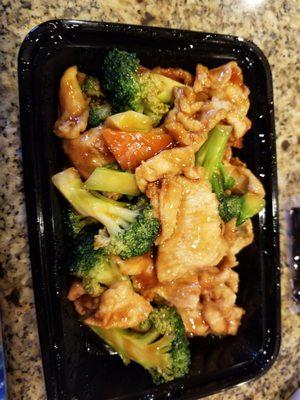 Ordered the chicken and brocolli. It was so tasty. I ordered with brown rice.