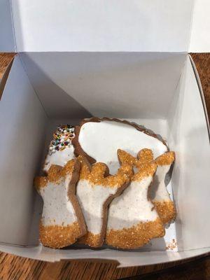 Gingerbread cookies, Scottish Shortbread with spices, pecan cookie.