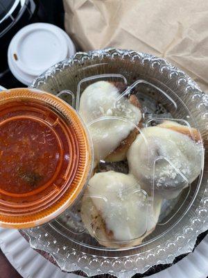 Garlic Knots (4pc) with cheese