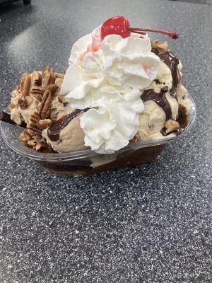 Turtle Sundae customized with cappuccino chunky chocolate ice cream