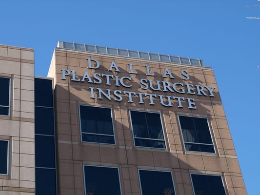 Dallas Plastic Surgery Institute http://bradleyhubbardmd.com/