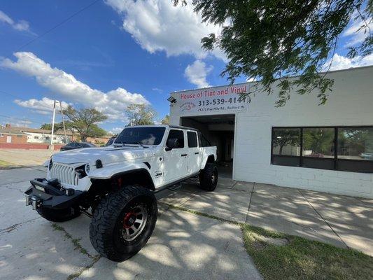 2020 Jeep Gladiator DTO customs edition came in for a complete tint in 20% black carbon  and added the front windshield in 30%