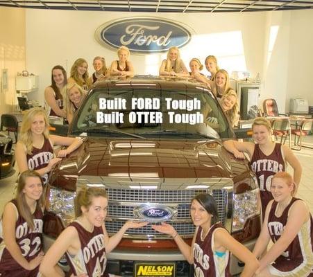 The Otters basketball team teams up with Nelson Ford