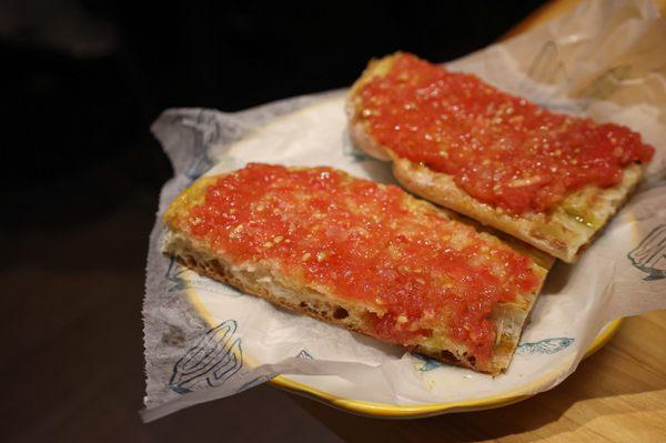 Pan con tomate