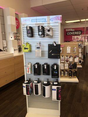 Some essential accessories for your phone, such as Bluetooth sets, Bluetooth speakers, portable batteries, and cases. (3/17/2018)