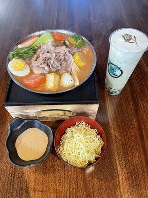 Premium lamb with signature tomato soup base and jasmine milk green tea with cheezo form. Delicious ！！！