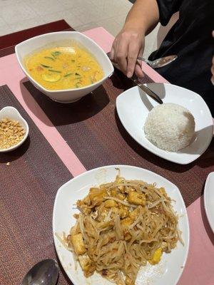 Red curry, tofu pad thai