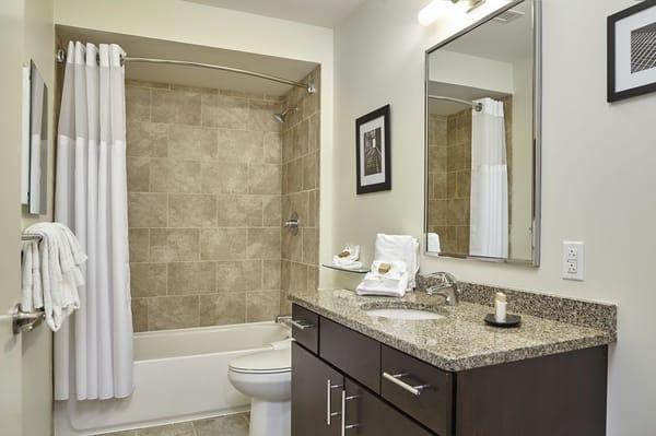 AQ Rittenhouse Philadelphia Vacation Rental by Stay Alfred Bathroom