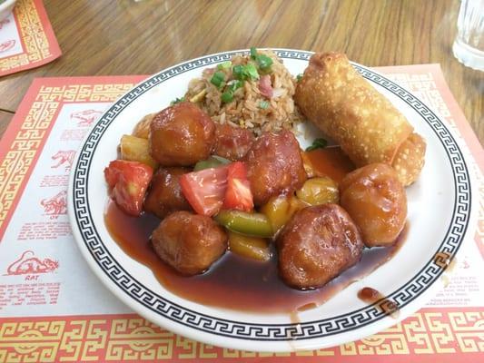 Sweet and sour chicken lunch special