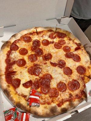 Large pepperoni pizza