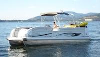 JC Tritoon pontoon boat rental