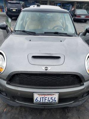 Windshield replacement on a 2009 Mini Cooper