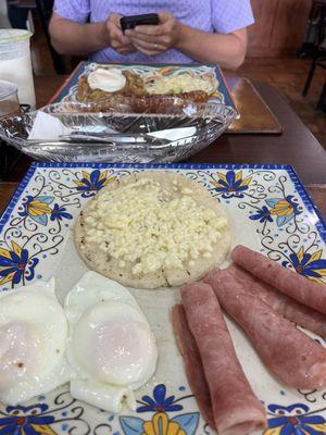 Arepa, eggs and ham