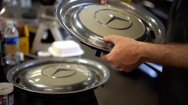 Polishing hubcaps