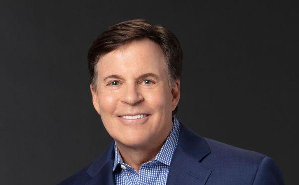 Why all the hate on Bob Costas during the MLB playoffs? Sure he's erudite but he doesn't scream and there are no idiotic catch phrases.