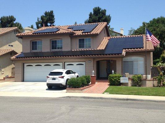 Check out this clean installation by the team in Aliso Viejo using SolarWorld 290W Mono Black and a Fronius inverter.