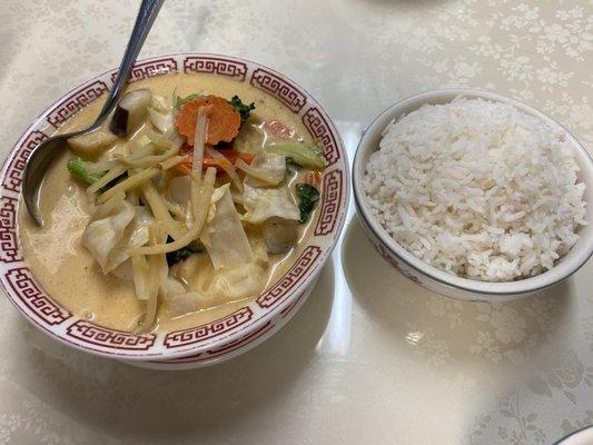 Thai red curry with tofu and mixed vegetables