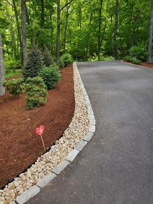 Freah mulch and stone boarder