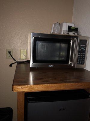 Microwave sharing outlet with fridge