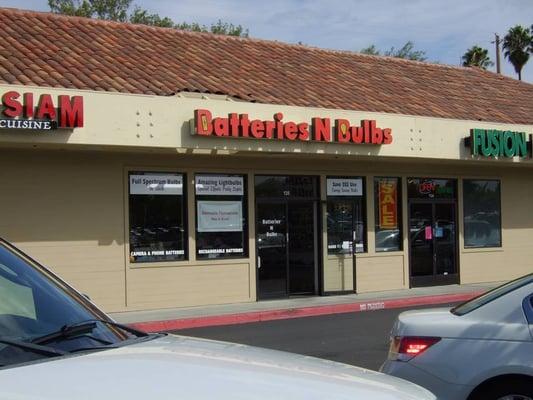 Batteries N Bulbs located in the Cala Center