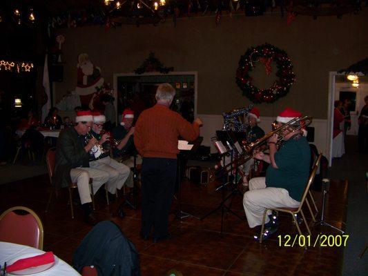 Ventura British Brass play for Christmas tree lighting