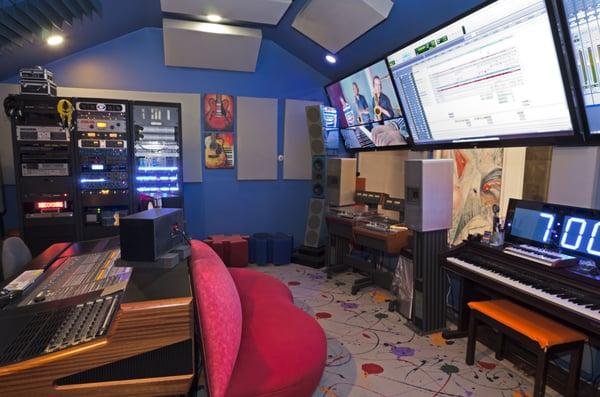 Blue Room Productions in Bethesda, MD
 http://blueroommusicstudio.com/bethesda-studio/