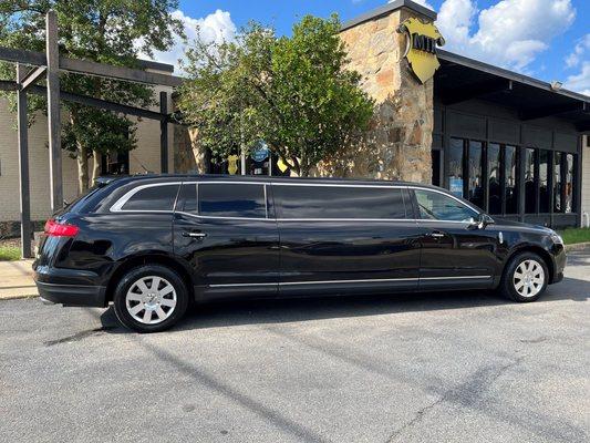 2020 Lincoln 10 passenger Stretch Limo Black On Black Discount Limo