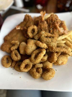 Fried seafood platter