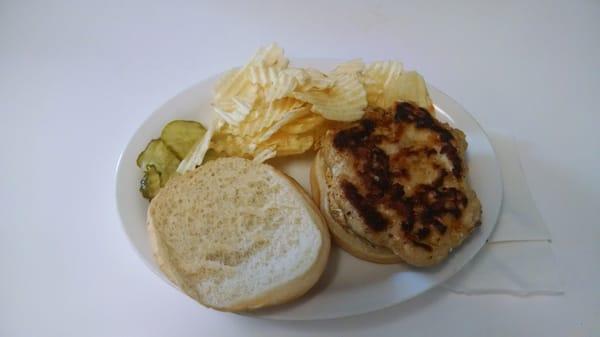 Chicken Burger w/chips $2.99