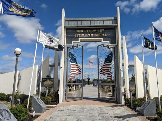 Red River Valley Veterans Memorial, Paris