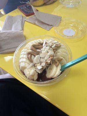 Açaí base, bananas, almonds and peanut butter