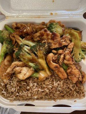 chicken and broccoli dinner box with fried rice