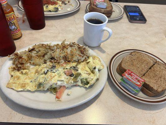 Veggie omelette with homefries and wheat toast