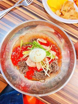 Cold noodle (Naengmyeon)