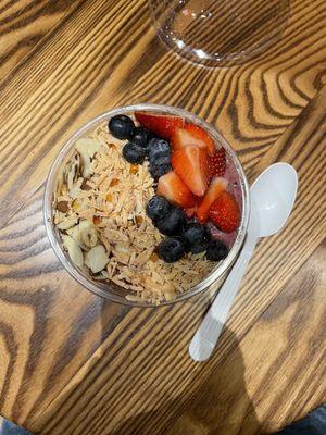 berry smoothie bowl