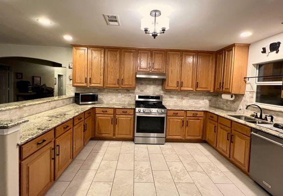 Finished granite countertops and backsplash