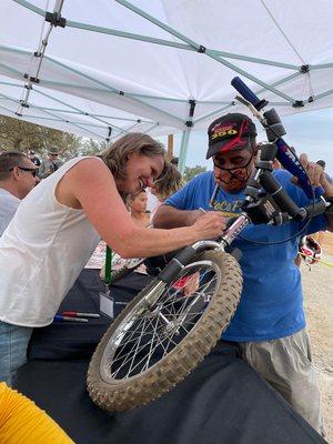 Cheri Elliott signing my 83 Skyway TA Frogtwon 2022