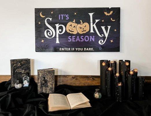 Come paint and sip with us to create some spooky decor