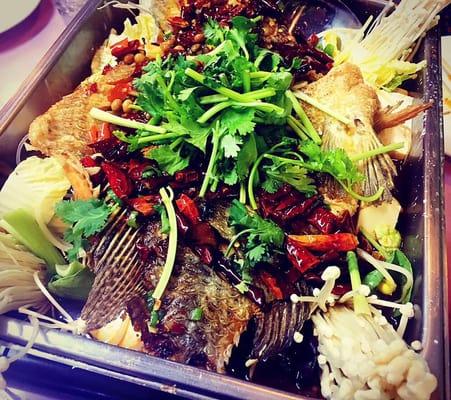 Grilled fish with vegetables in spicy sauce 丰泽烤鱼