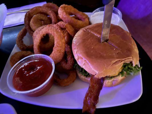 Bacon cheeseburger with onion rings