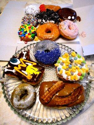 Voodoo Dozen US$25 / 13pcs (includes 13 doughnuts, some cakes, some crazy, some classic)