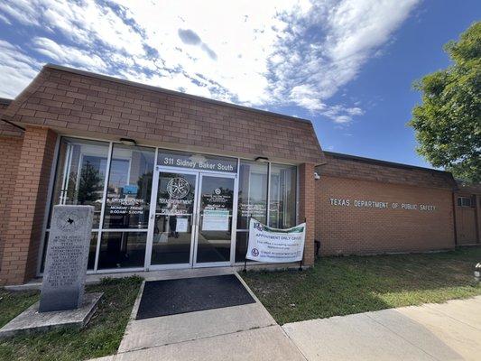 Front building of the Kerrville DPS