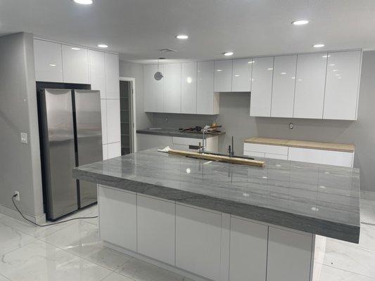 This kitchen is still incomplete will be soon installing the backsplash etc.