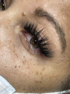 Light volume eyelash extensions