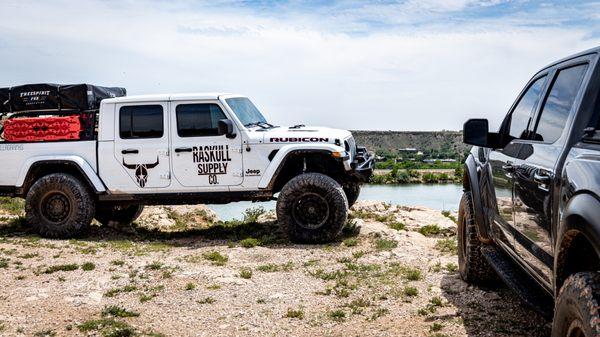 buffalo springs with raskull jeep gladiator and maxx trax